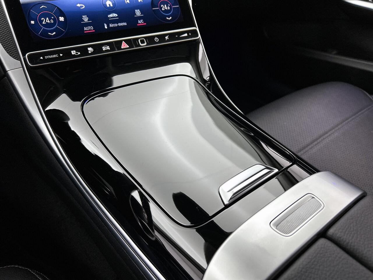 Mercedes-Benz C-KLASSE Estate 300 e Plug-In Hybride | Trekhaak | Ledkoplampen | Sfeerverlichting | Stoelverwarming |Distronic | Rijassistentiepakket Plus | Easy-Pack Achterklep. Inclusief 24 maanden MB Certified garantie voor Europa.