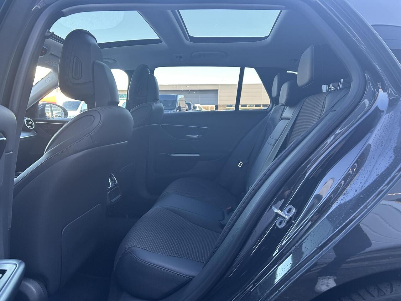 Mercedes-Benz C-KLASSE Estate 180 | Panoramadak | Apple CarPlay | Stoelverwarming | Sfeerverlichting | Achteruitrijcamera