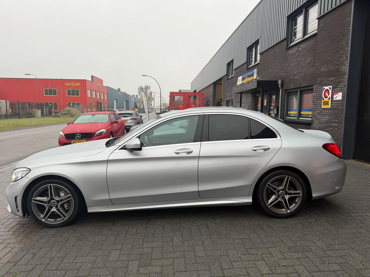 Mercedes-Benz C-KLASSE 180 Business Solution AMG | AUTOMAAT | 12MND GARANTIE | CARPLAY | LMV | PDC | NL AUTO | SFEER VERLICHTING |
