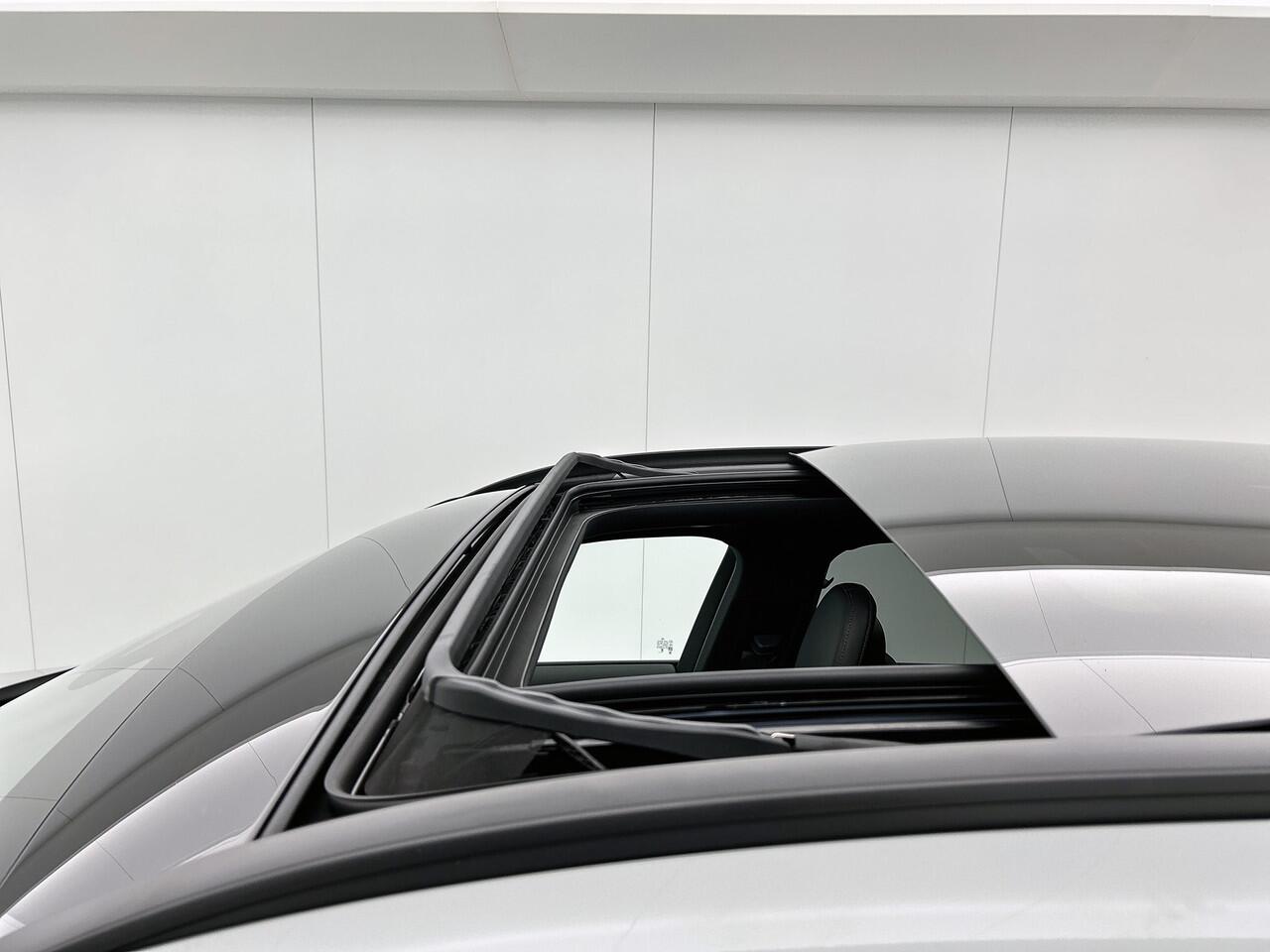 Mercedes-Benz C-KLASSE Estate 300 e Business Solution AMG Nightpakket | Trekhaak | Comfortpakket Plus | Antidiefstalpakket GUARD 360° Plus | 360°-camera | Memorypakket | EASY PACK achterklep | Panoramaschuifdak |