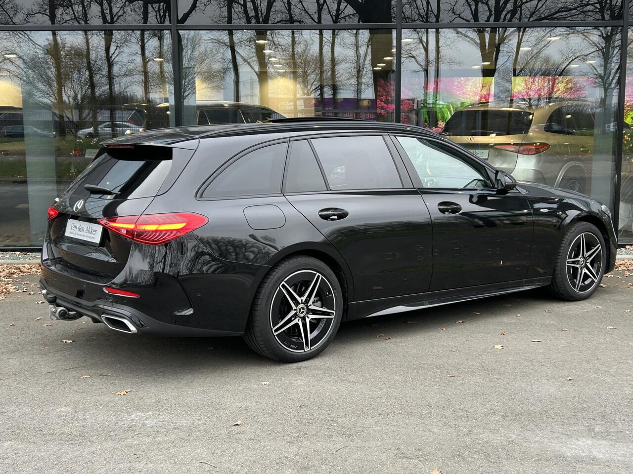 Mercedes-Benz C-KLASSE 300e AMG Estate // Trekhaak // Panoramadak // Distronic // 360 Camera // Memory // Sfeerverlichting