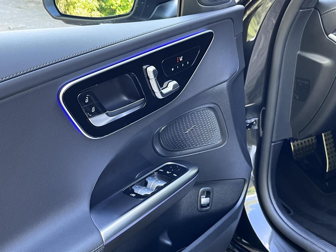 Mercedes-Benz C-KLASSE Estate 180 Star Edition AMG | Night Pakket | Panoramadak | Winter Pakket | Trekhaak | DISTRONIC Afstandsassistent | Dodehoekassistent | Apple CarPlay | Android Auto | Elektrisch Verstelbare Stoelen + Memory | Stuurverwarming