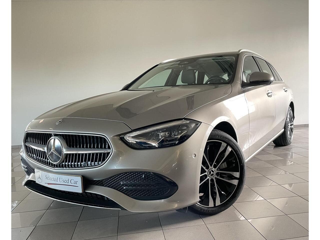 Mercedes-Benz C-KLASSE Estate 300 e Luxury Line | Trekhaak | 360-camera | Burmester