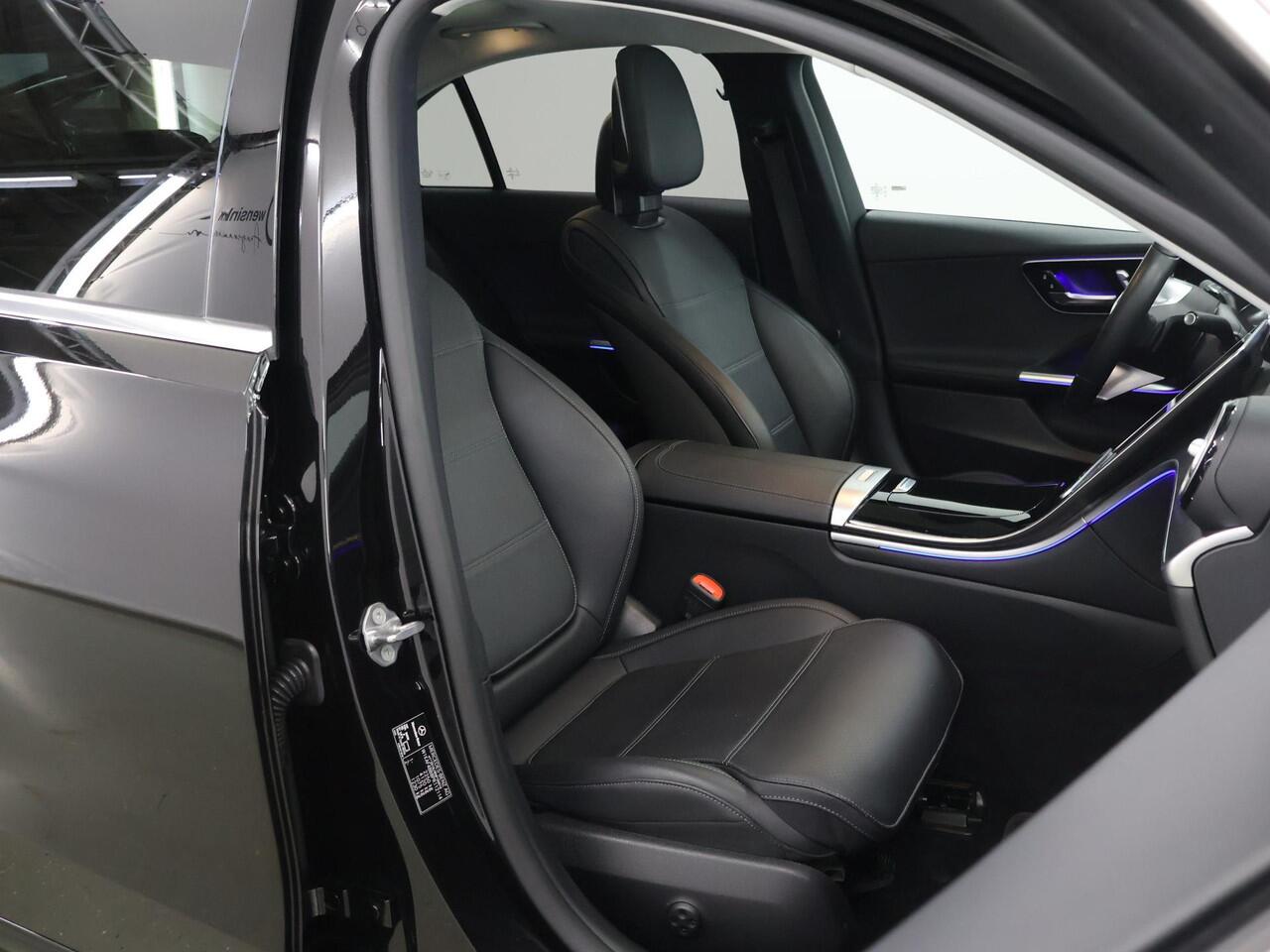 Mercedes-Benz C-KLASSE 180 AMG Line | Panoramadak | 360 camera | Draadloos laden | Elektrisch verstelbare voorstoelen |