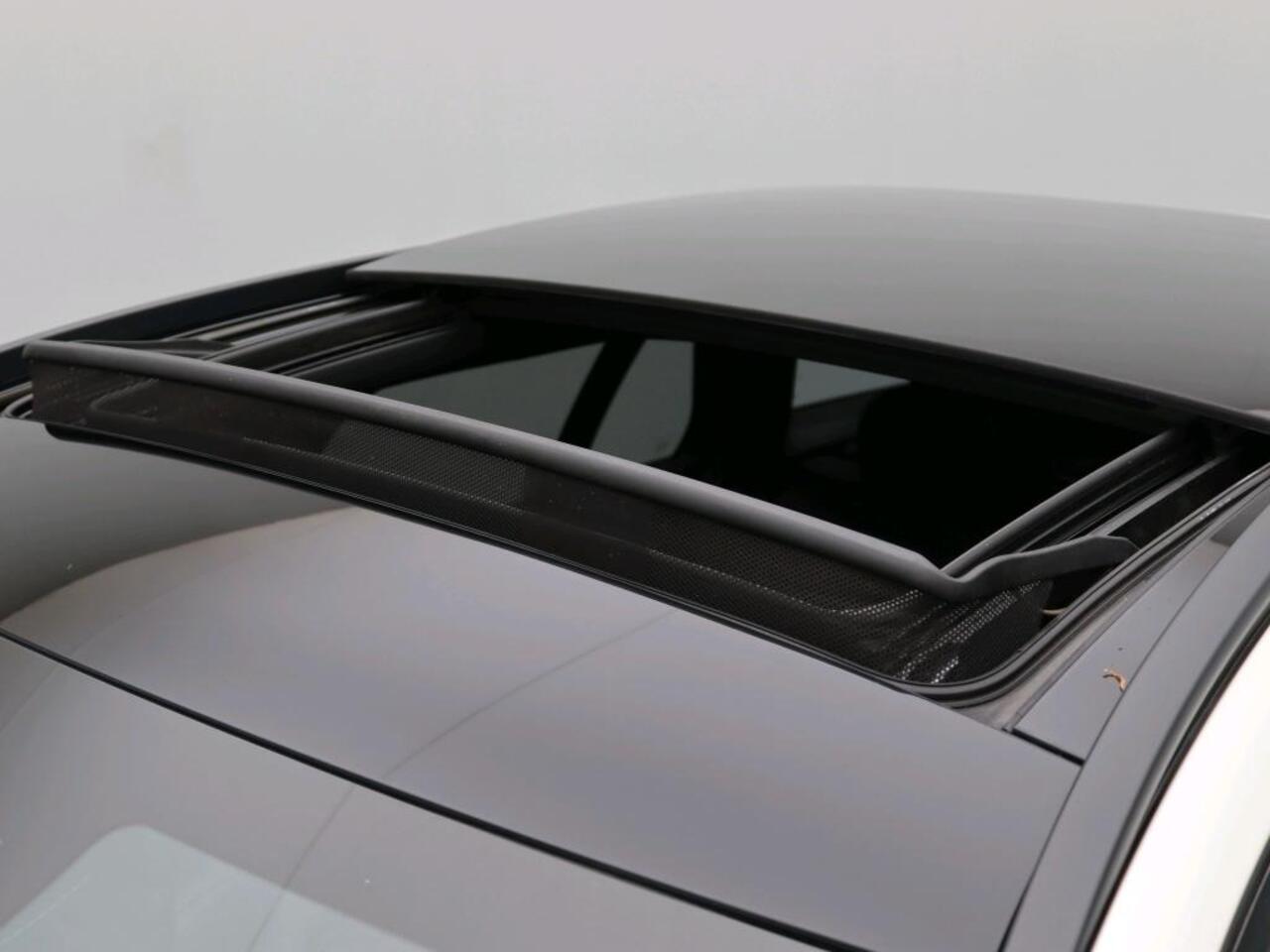 Mercedes-Benz C-KLASSE Estate 180 Business Solution AMG AMG Line | Night Pakket | Panorama Schuif-Kanteldak | Parkeerpakket met 360°-camera | Sfeerverlichting. Inclusief 24 maanden Mercedes-Benz Certified garantie voor Europa.