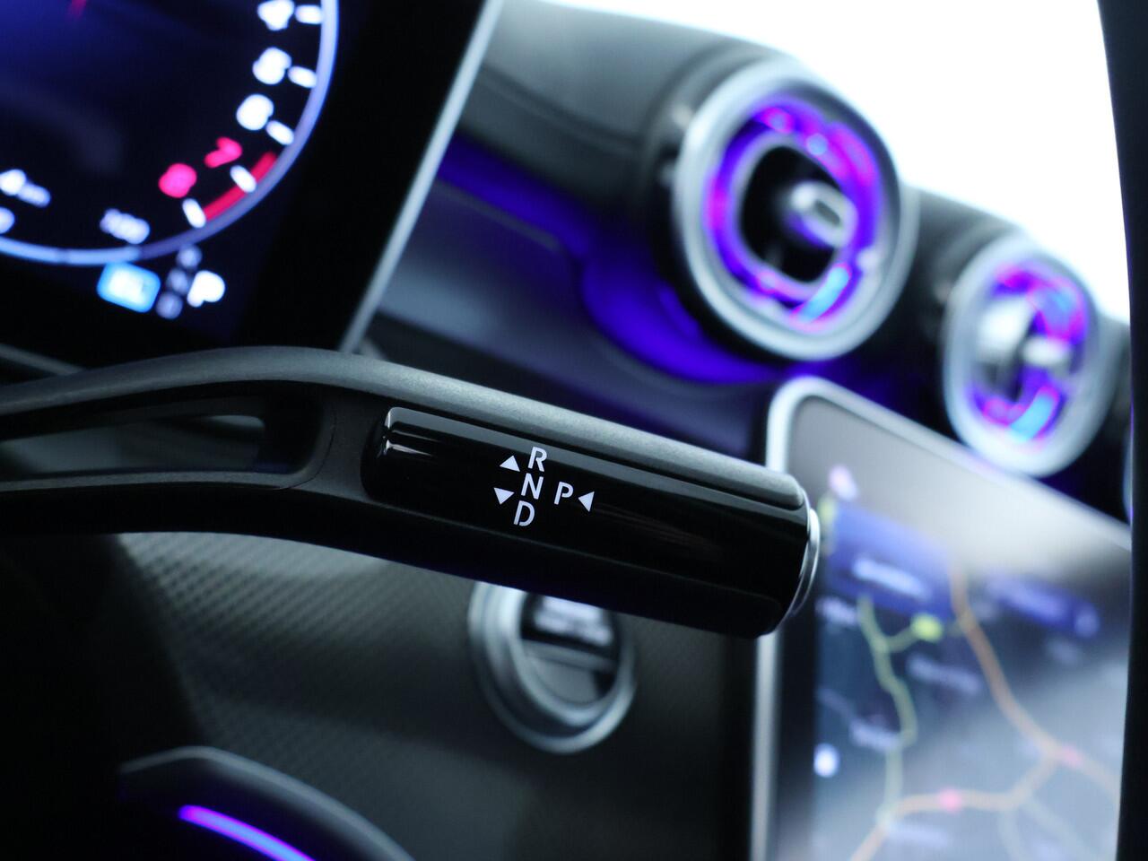 Mercedes-Benz C-KLASSE Estate 300 e AMG Plug-In Hybride Edition AMG-Line | Panorama Schuif-Kanteldak | Alarm Klasse 3 |360° camera | Stuur en Stoelverwarming. Inclusief 24 maanden Mercedes-Benz Certified garantie voor Europa.