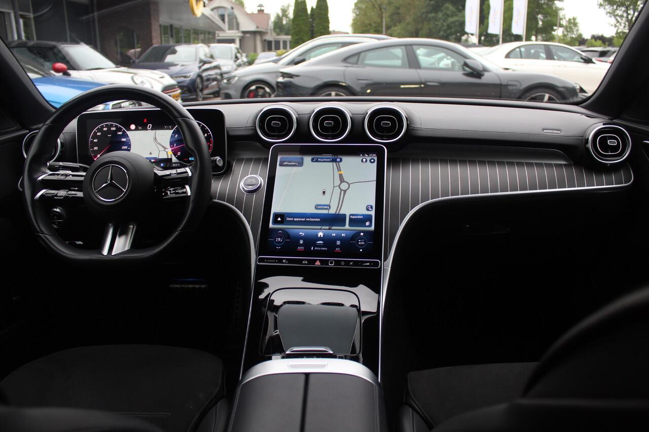 Mercedes-Benz C-KLASSE 180 AMG Line / Camera / Leder&Alcantara / 18'' / Navigatie / DAB / Dodehoek / Stoelverwarming / Cruise Control