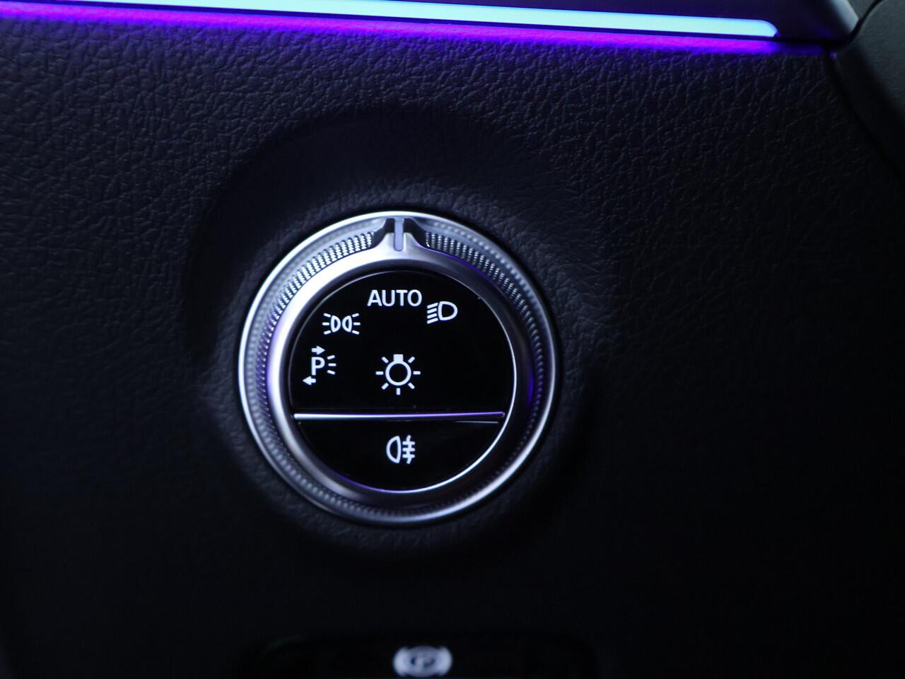 Mercedes-Benz C-KLASSE Estate 300 e AMG Plug-In Hybride Panorama Schuif-Kanteldak | Trekhaak | Digital Light | 360° camera | Easy Pack Achterklep | Apple CarPlay. Inclusief 24 maanden MB Certified garantie voor Europa.