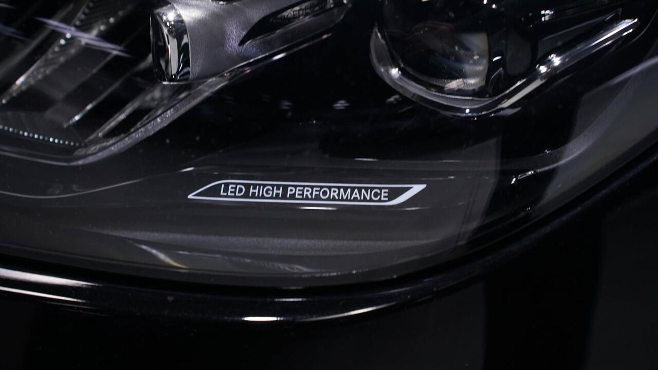 Mercedes-Benz C-KLASSE 180 AMG Line AMG-pakket ECC ACC DAB PDC v+a 1e eigenaar NAP apple-carplay digitale-cockpit camera verkeersborden herkenning 19"LMV stoelverwarming Full-map navi