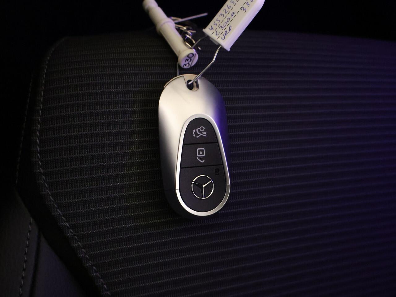 Mercedes-Benz C-KLASSE Estate 300 e Star Edition | Trekhaak | Distronic | Parkeerpakket met achteruitrijcamera | EASY PACK achterklep | KEYLESS GO | USB-pakket | Antidiefstalpakket GUARD 360° Plus | Sfeerverlichting | Zitcomfortpakket |