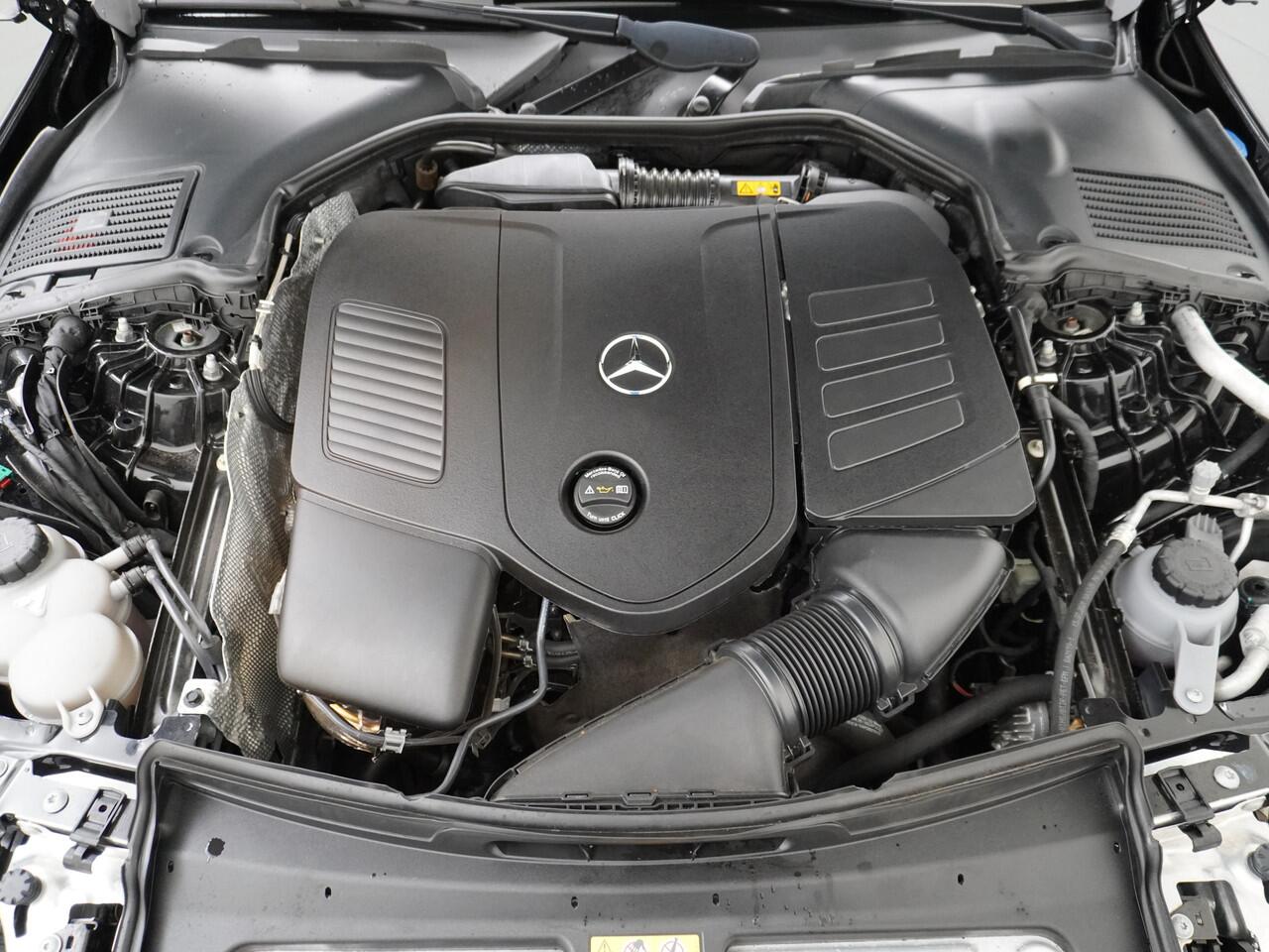 Mercedes-Benz C-KLASSE Estate 300 e AMG Line | Pano Sfeer