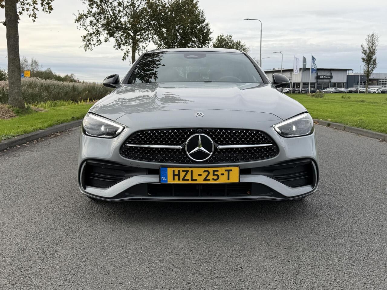 Mercedes-Benz C-KLASSE 180 Business Solution AMG | Panoramadak | Sportstoelen | Digital Light | 360 Camera | DAB | Ele.wegklapbare Trekhaak | Sfeerverlichting | Nightpakket | Spiegelpakket | Apple Carplay/Android Auto |