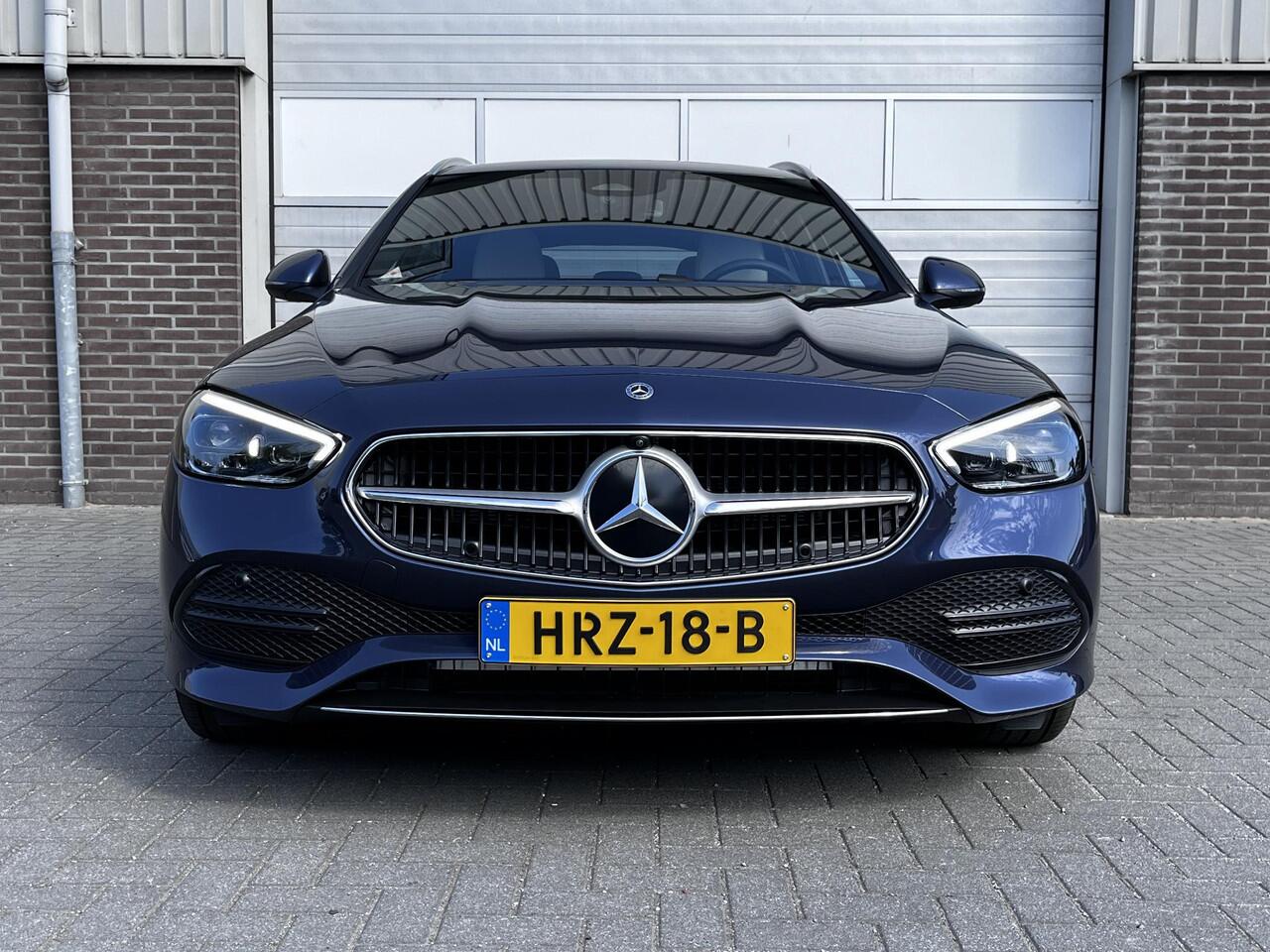 Mercedes-Benz C-KLASSE Estate 300 e Luxury Line | Leder Beige | Panoramadak | Winter Pakket | Trekhaak | DIGITAL LIGHT | DISTRONIC Afstandsassistent | 360° Camera | Stuurverwarming | Apple CarPlay | Android Auto | Elektrisch Verstelbare Stoelen + Memory