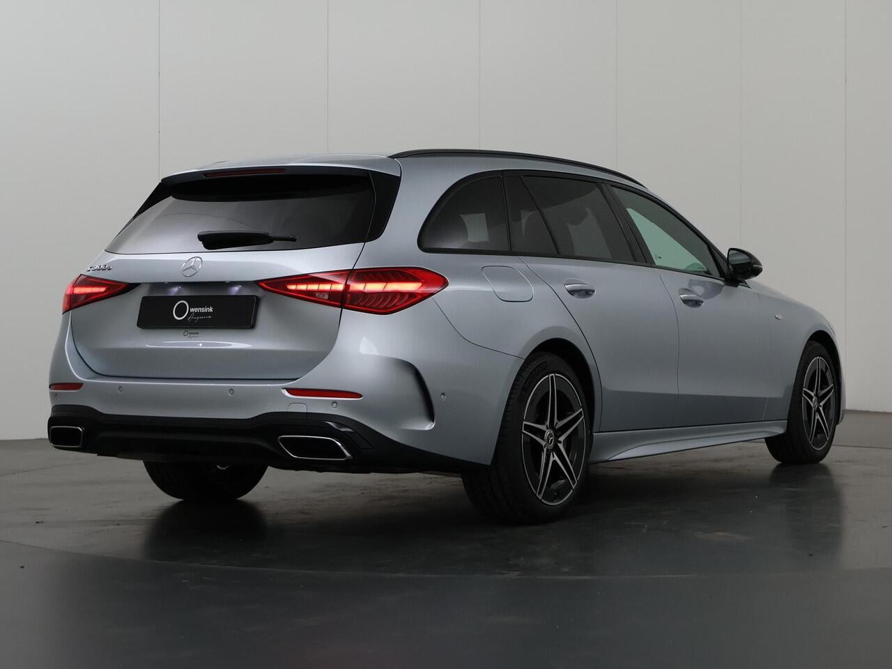 Mercedes-Benz C-KLASSE Estate 300e Business Solution AMG | Panoramadak | Digital Light | Trekhaak | Nightpakket | Memory pakket