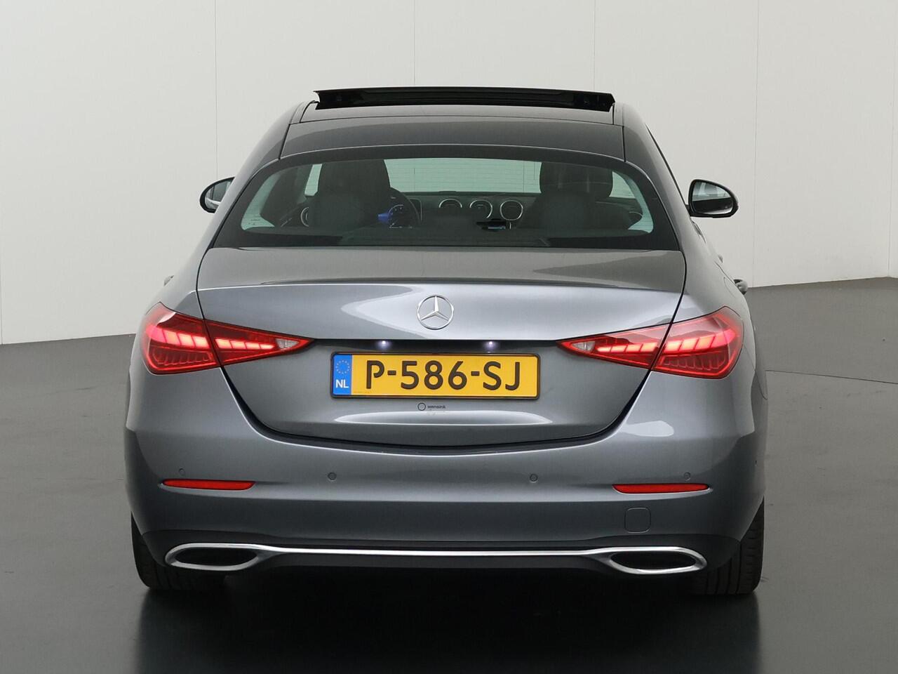 Mercedes-Benz C-KLASSE 200 Launch Edition Luxury Line | Panoramadak | Stoelverwarming | Sfeerverlichting | Achteruitrijcamera |