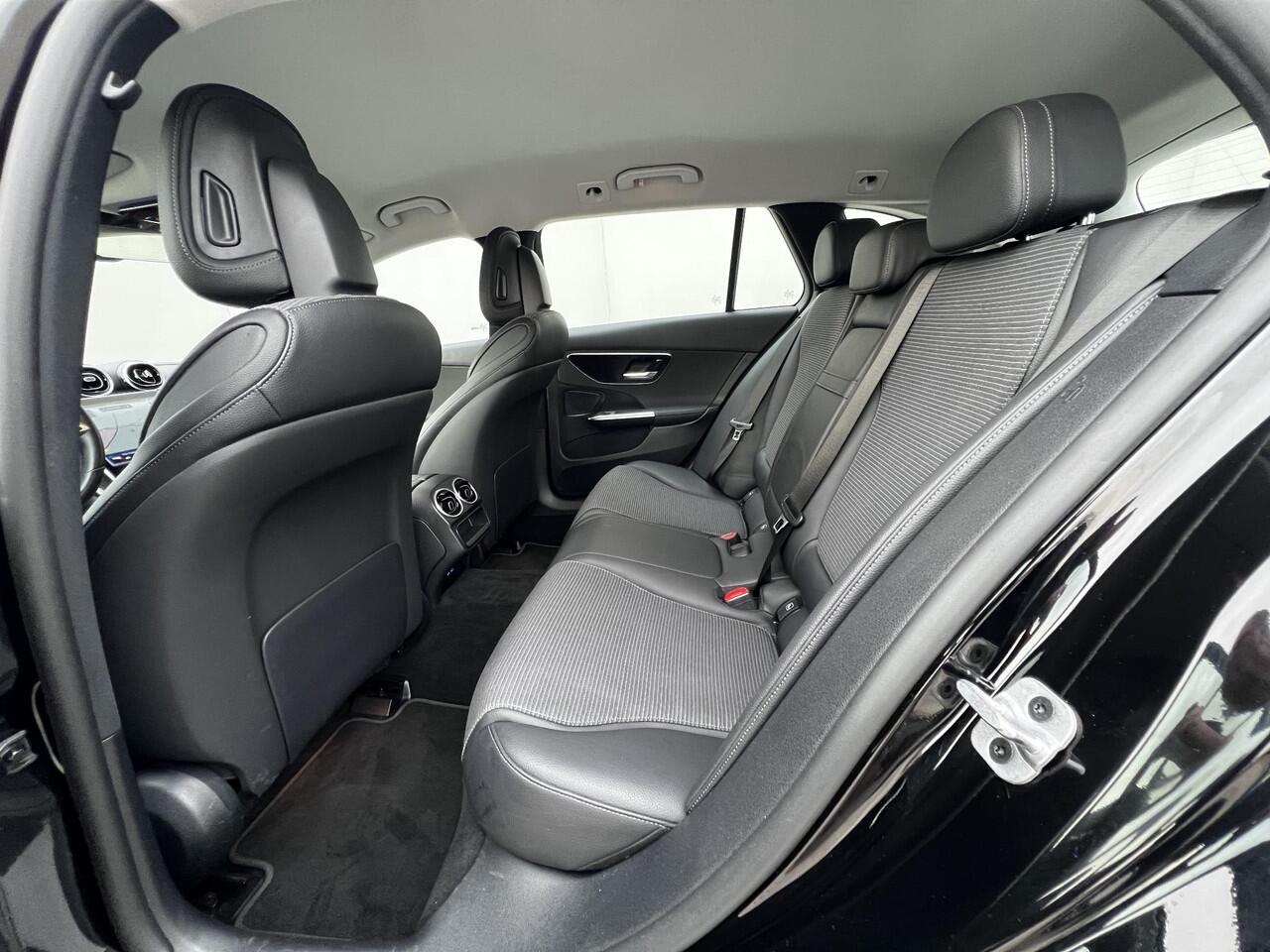 Mercedes-Benz C-KLASSE Estate 300 e Luxury Line Automaat 9 traps / Elektrische trekhaak 1.800 kg / EAER bereik 111 km / Avantgarde Interieur / Elektr. klep / Adapt. CC / Navigatie groot scherm / Winterwielenset /