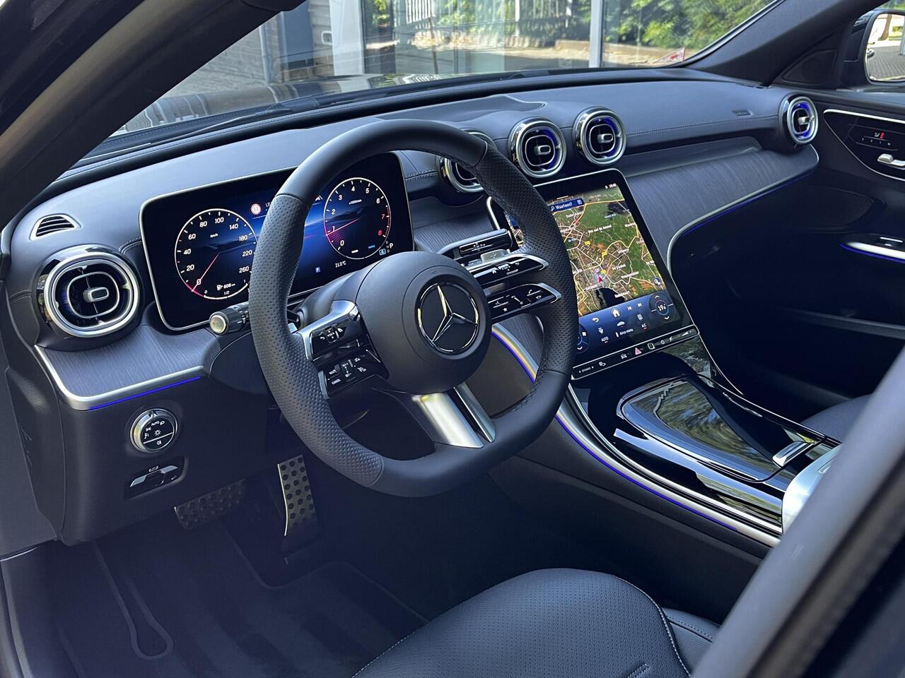 Mercedes-Benz C-KLASSE Estate 180 Star Edition AMG | Night Pakket | Panoramadak | Winter Pakket | Trekhaak | DISTRONIC Afstandsassistent | Dodehoekassistent | Apple CarPlay | Android Auto | Elektrisch Verstelbare Stoelen + Memory | Stuurverwarming