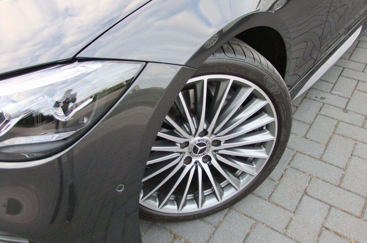 Mercedes-Benz C-KLASSE 180 AMG Line / NL auto/ Trekhaak af-fabriek/ Panorama/ Burmester / 19 inch