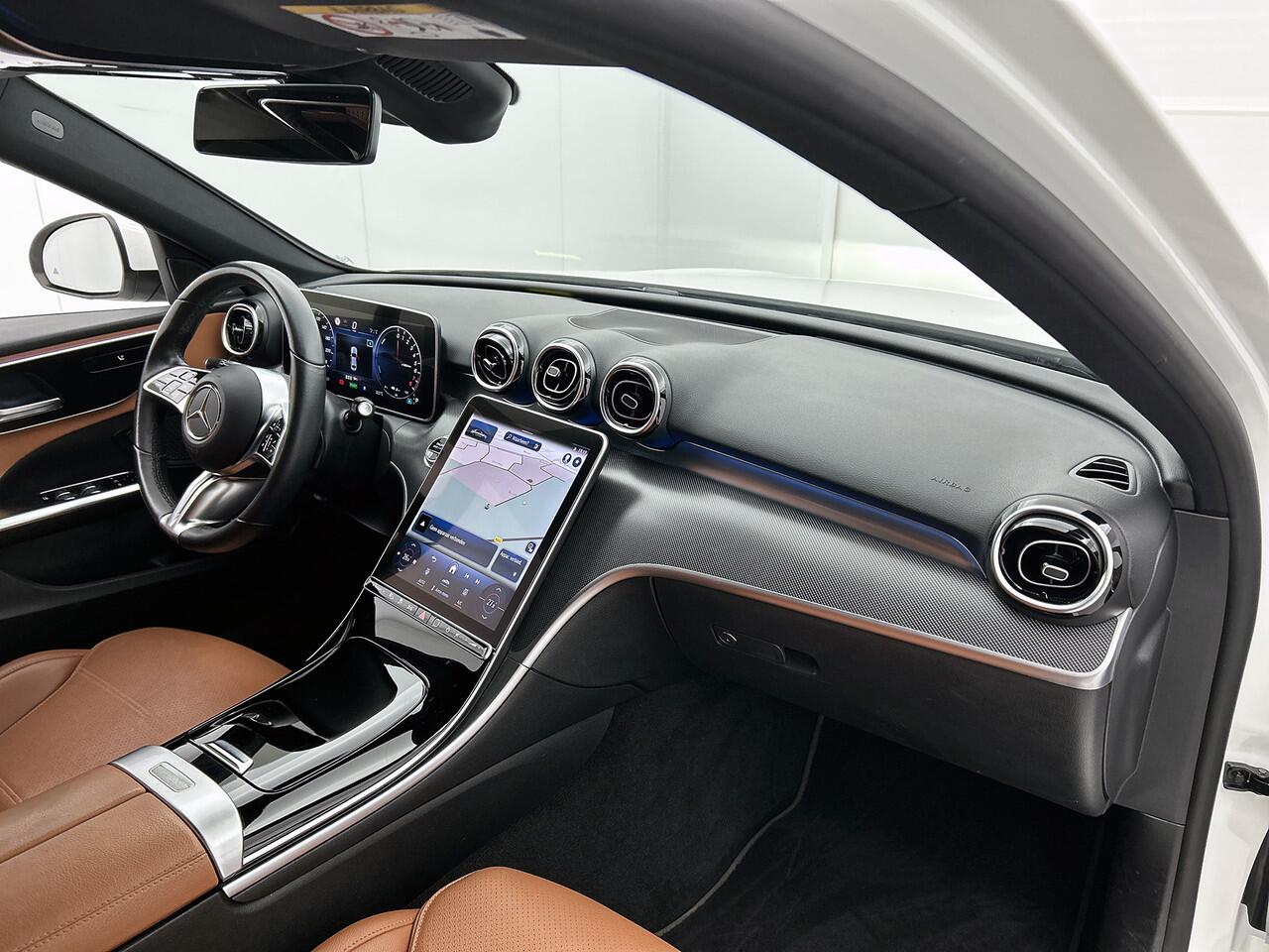 Mercedes-Benz C-KLASSE 300 e Plug-In Hybride | Led koplampen | Achteruitrijcamera | Dodehoekassistent | Sfeerverlichting | Stoelverwarming voor. Inclusief 24 maanden MB Certified garantie voor Europa.