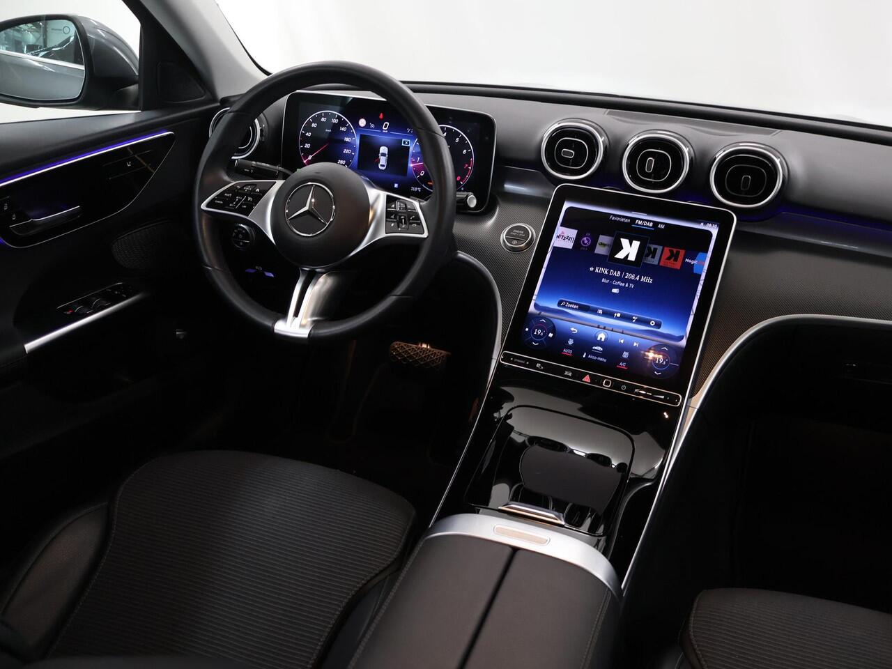 Mercedes-Benz C-KLASSE 200 Launch Edition Luxury Line | Panoramadak | Stoelverwarming | Sfeerverlichting | Achteruitrijcamera |