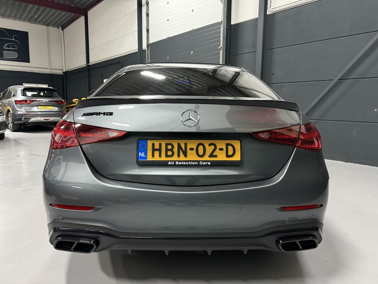 Mercedes-Benz C-KLASSE 180 AMG Line Automaat - Leder - Navigatie - Camera - Panoramadak - Full Option - Nieuwstaat - 1e Eigenaar