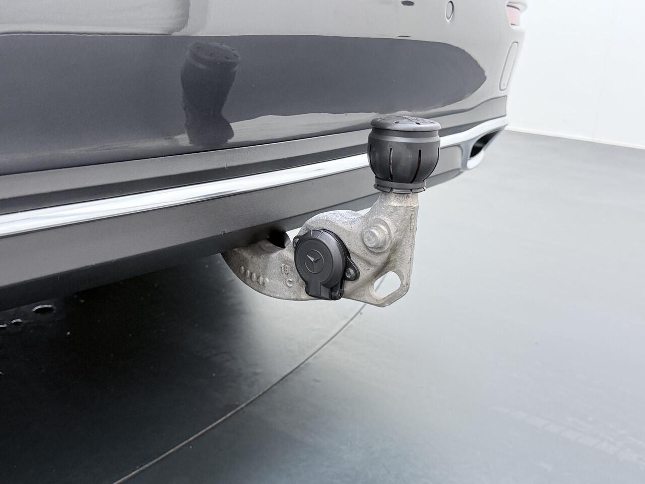 Mercedes-Benz C-KLASSE Estate 300 e Luxury Line VAN: ¤42.900,- VOOR: ¤36.877,- UW EINDEJAARSVOORDEEL: ¤6.023,- | ELKTR. TREKHAAK | DODE HOEK DETECTIE | ELKTR. STOELEN MET GEHEUGEN | APPLE CARPLAY |