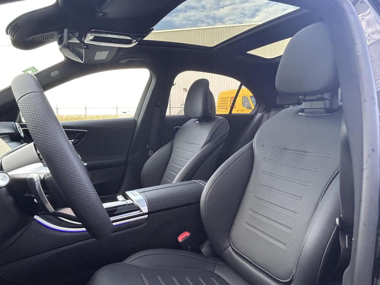 Mercedes-Benz C-KLASSE 300 e Business Solution AMG | Night Pakket | Panoramadak | Trekhaak | 360° Camera | Dodehoekassistent | Elektrisch Verstelbare Stoelen + Memory | Apple CarPlay | Android Auto | Sfeerverlichting | Stoelverwarming