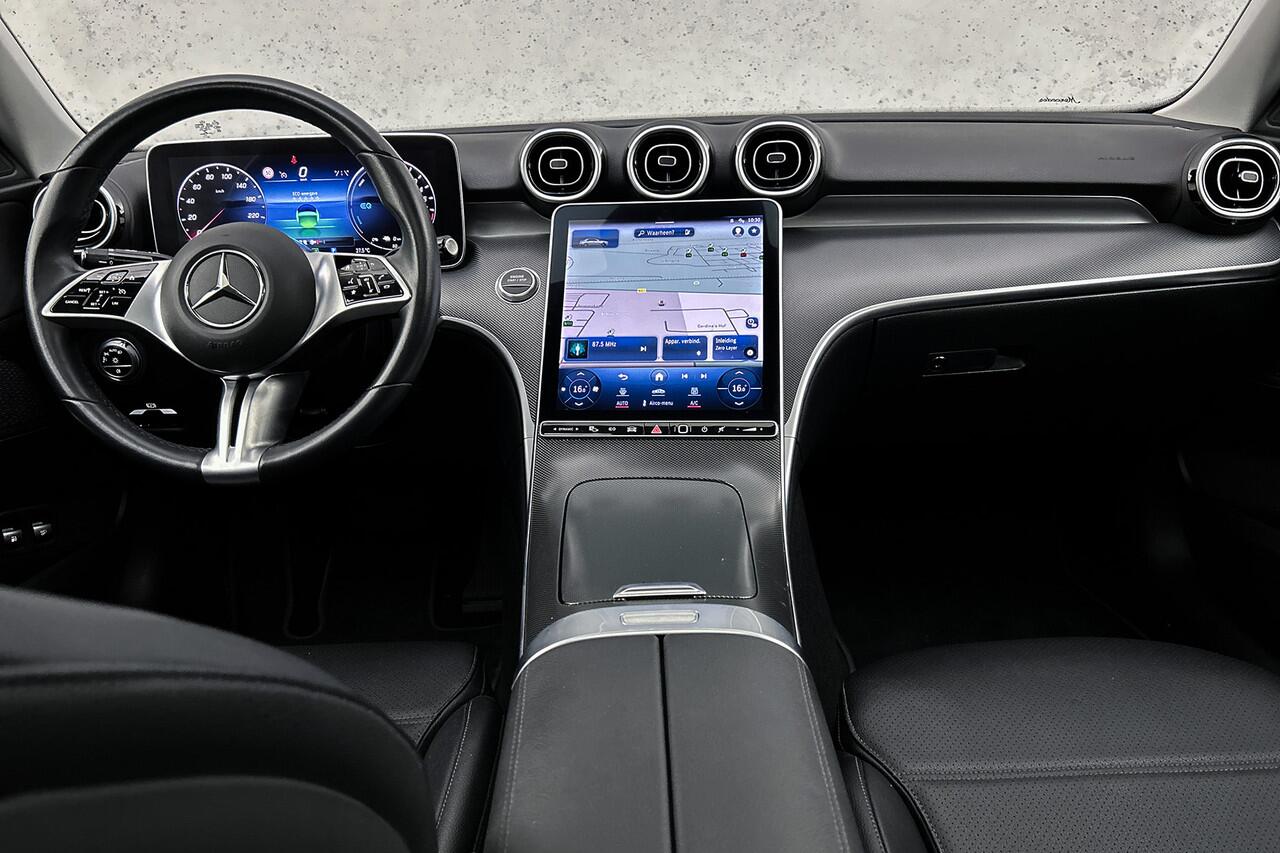 Mercedes-Benz C-KLASSE 300e plug-in hybride Limited | Panoramadak | Leder | Camera | Stoelverwarming