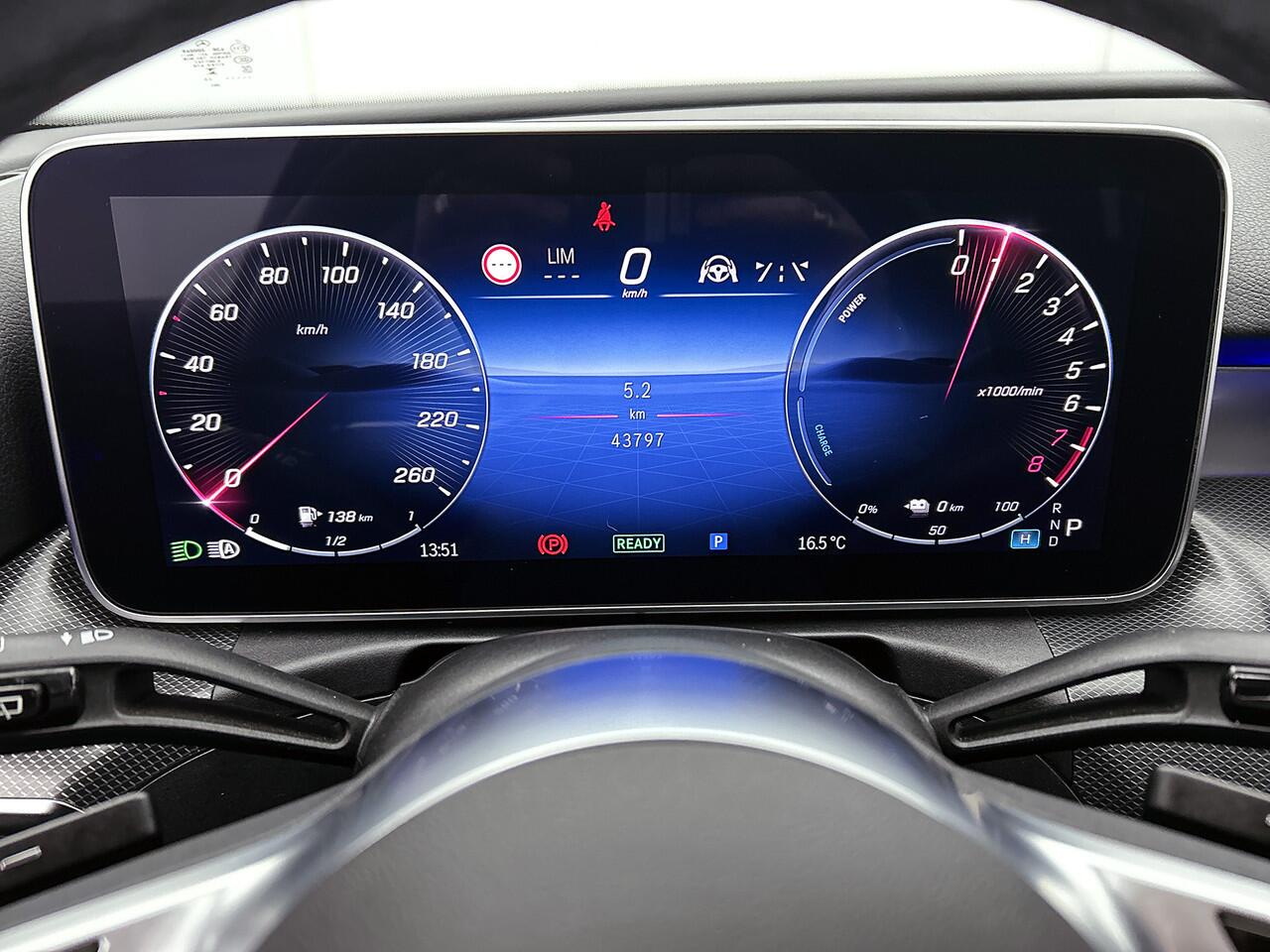 Mercedes-Benz C-KLASSE Estate 300 e Plug-In Hybride | Trekhaak | Ledkoplampen | Sfeerverlichting | Stoelverwarming |Distronic | Rijassistentiepakket Plus | Easy-Pack Achterklep. Inclusief 24 maanden MB Certified garantie voor Europa.