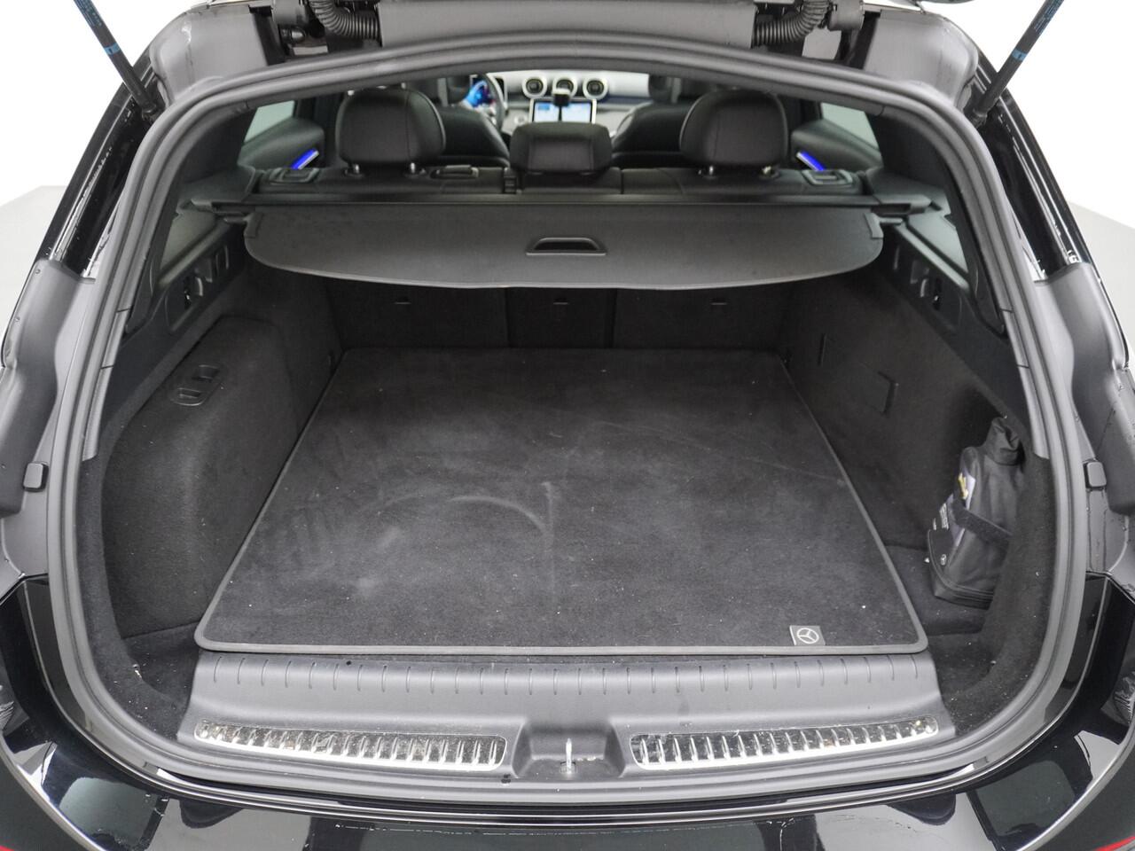 Mercedes-Benz C-KLASSE Estate 300 e AMG Line | Pano Sfeer