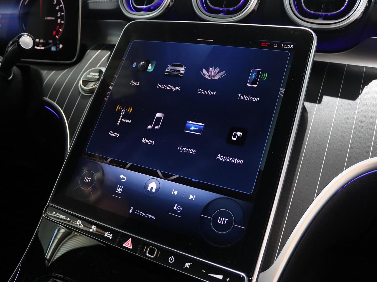 Mercedes-Benz C-KLASSE 300e AMG Line | Panoramaschuifdak | Night | Premium pakket | Winter pakket | Augmented Reality Navigation