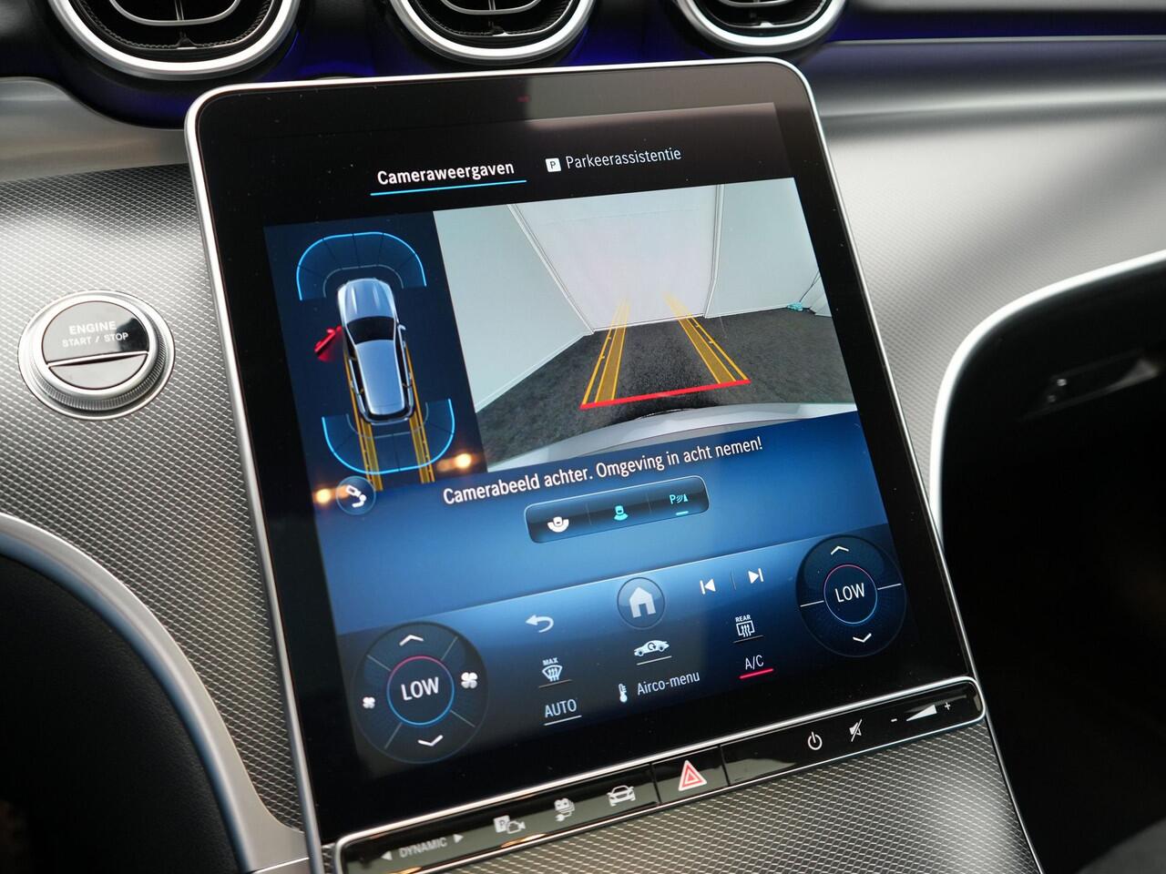 Mercedes-Benz C-KLASSE Estate 300 e AMG Night Plug In Hybrid 320pk Dealer O.H. NIEUW MODEL PHEV | Panodak | Trekhaak af Fabriek | Alcantara Sportstoelen Verwarmd | Sfeerverlichting | Navigatie | Apple Carplay | Virtual | Camera | DAB |