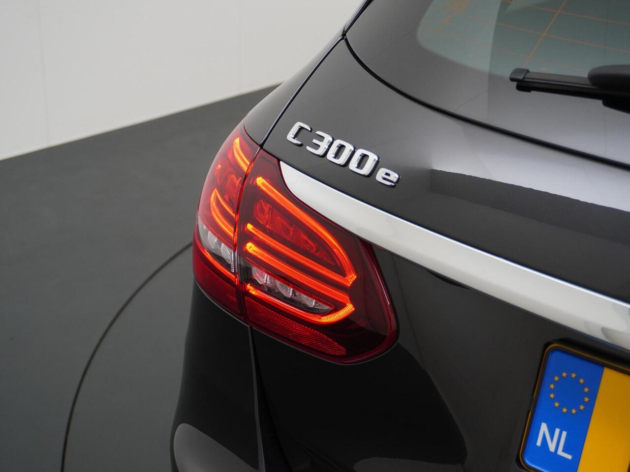 Mercedes-Benz C-KLASSE Estate 300 e Advantage Pack AMG PHEV PLUG-IN HYBRIDE | ADAPTIEVE CRUISE CONTROL | BURMESTER AUDIO | PANORAMADAK | LEDER/ALCANTARA | FULL OPTIONS | RIJKLAAR MET 12 MAANDEN BOVAG GARANTIE