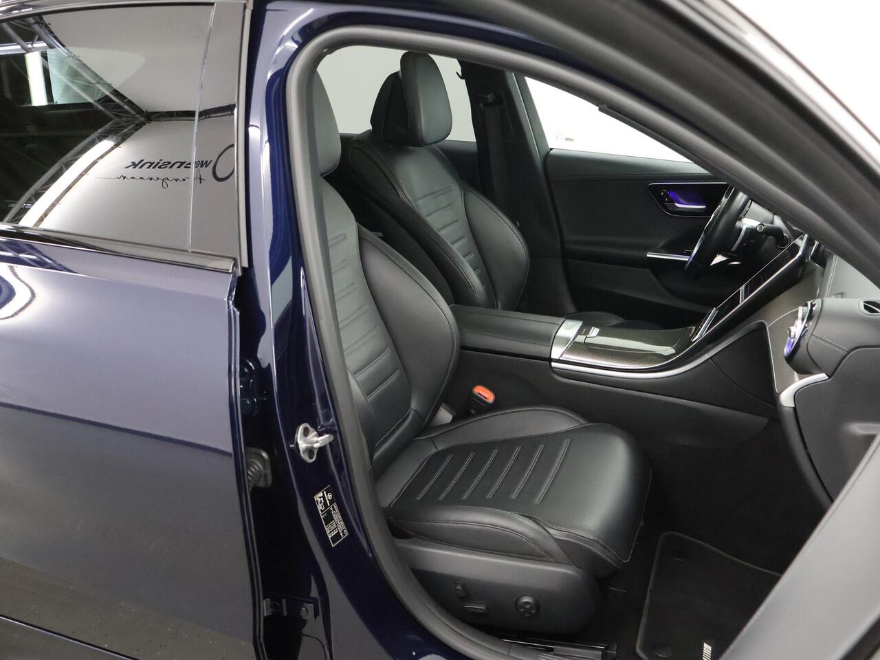 Mercedes-Benz C-KLASSE 180 AMG Line | Night | Panoramadak | Sfeerverlichting | Stoelverwarming | 19" lichtmetalen velgen |