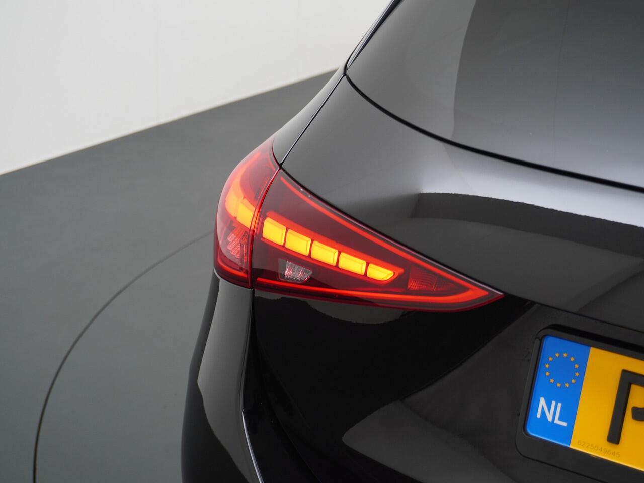 Mercedes-Benz C-KLASSE Estate 300 e AMG Line | Pano Sfeer