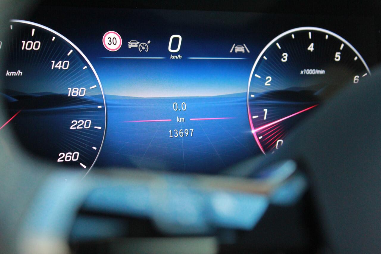 Mercedes-Benz C-KLASSE 180 AMG Line Pano | Distronic | Memory