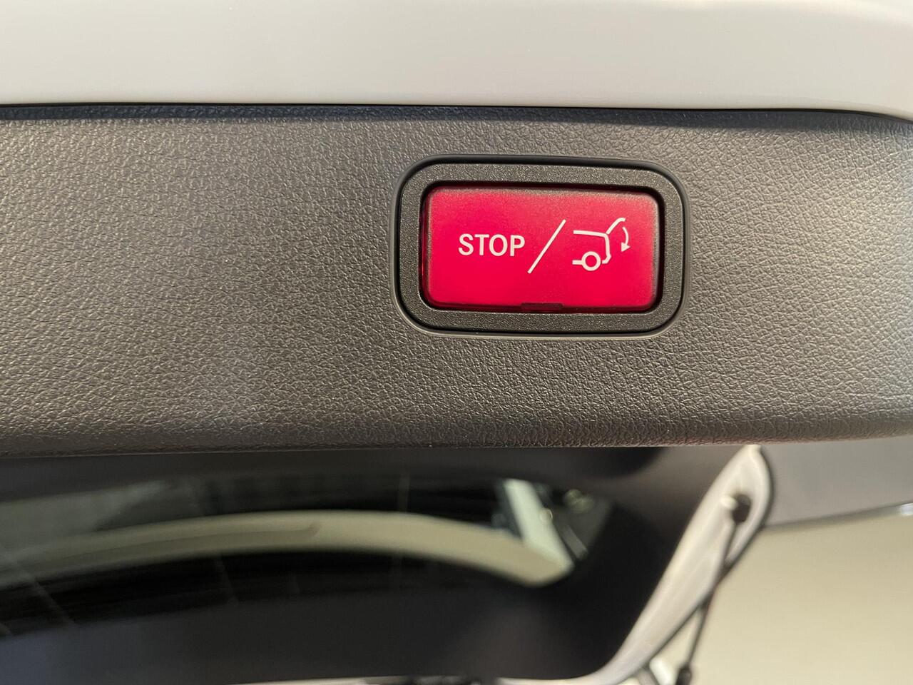 Mercedes-Benz C-KLASSE Estate 300 e AMG Line 18"/Panoramadak/Laser LED/Trekhaak/Stoelverwarming + memory l + r/Adaptieve cruise/Sfeerverlichting premium/Elektrische klep/Apple Carplay & Android Auto