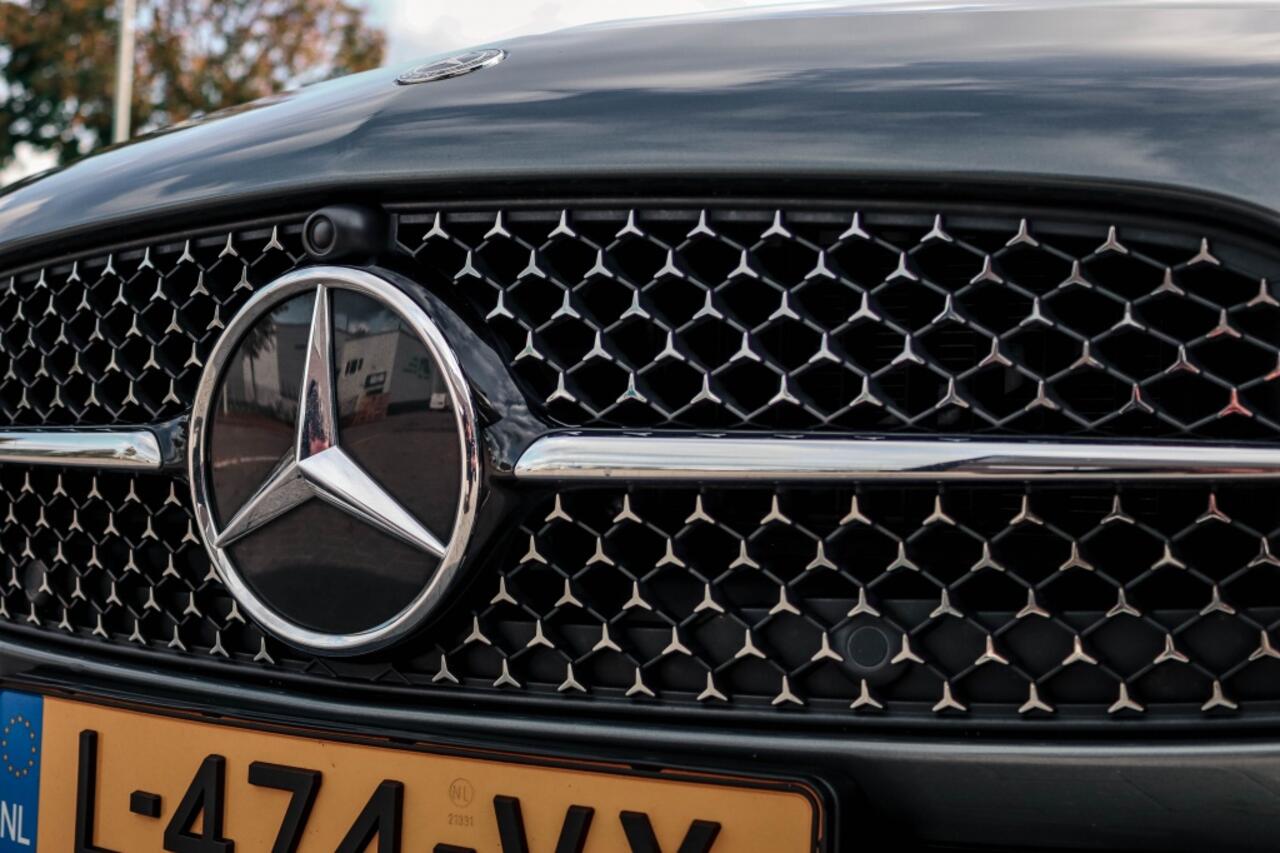 Mercedes-Benz C-KLASSE Estate 200 Edition AMG Line Panorama l Trekhaak l Bi Color Leder l Burm