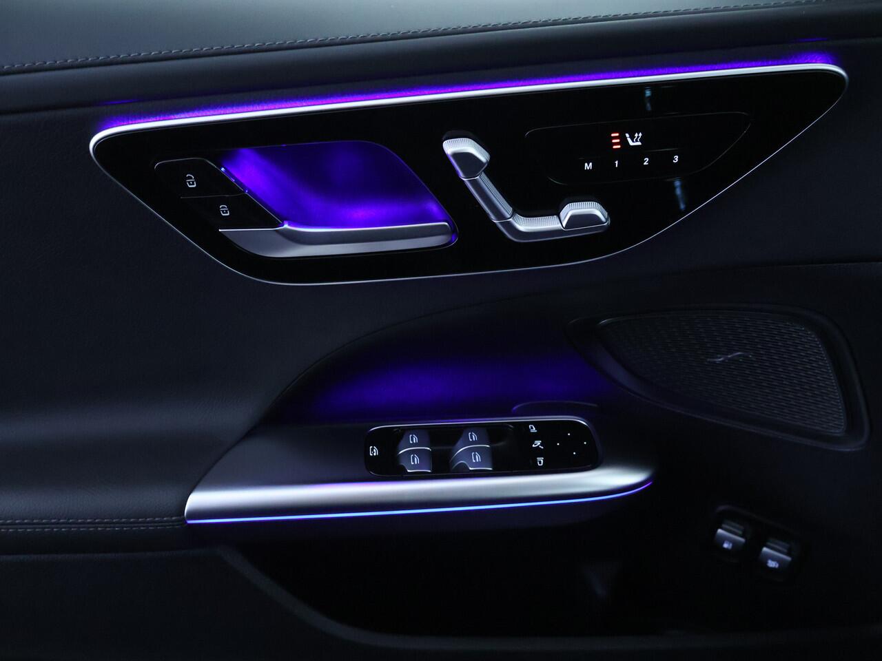 Mercedes-Benz C-KLASSE Estate 300 e Plug-In Hybride AMG Nightpakket | Trekhaak | Panoramadak | Memory | Stuur en Stoelverwarming | Dode Hoek Ass | Car Play | Inclusief 24 maanden Mercedes-Benz Certified garantie voor Europa.