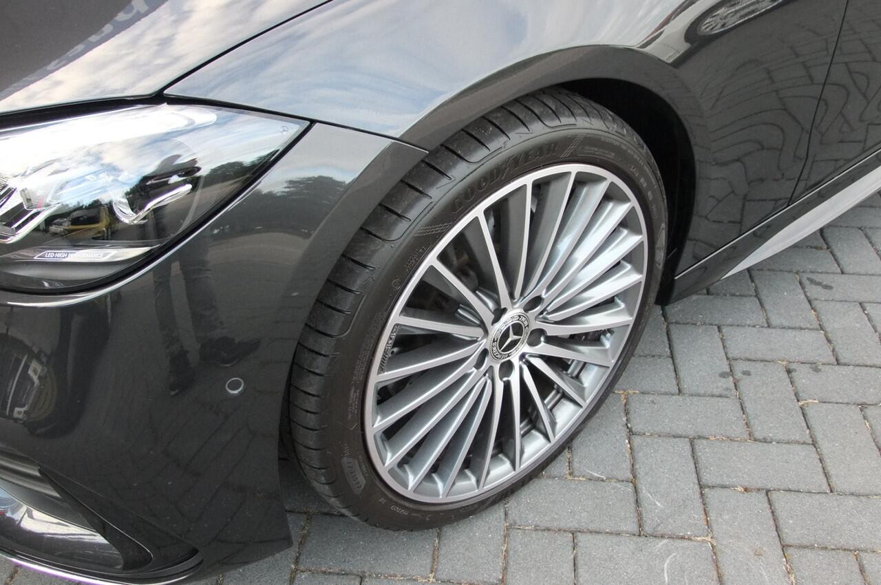 Mercedes-Benz C-KLASSE 180 AMG Line / NL auto/ Trekhaak af-fabriek/ Panorama/ Burmester / 19 inch