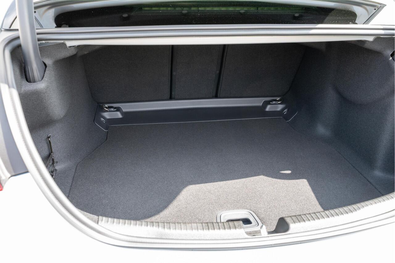 Mercedes-Benz C-KLASSE 200 AMG Line Memory / Keyless / Alcantara