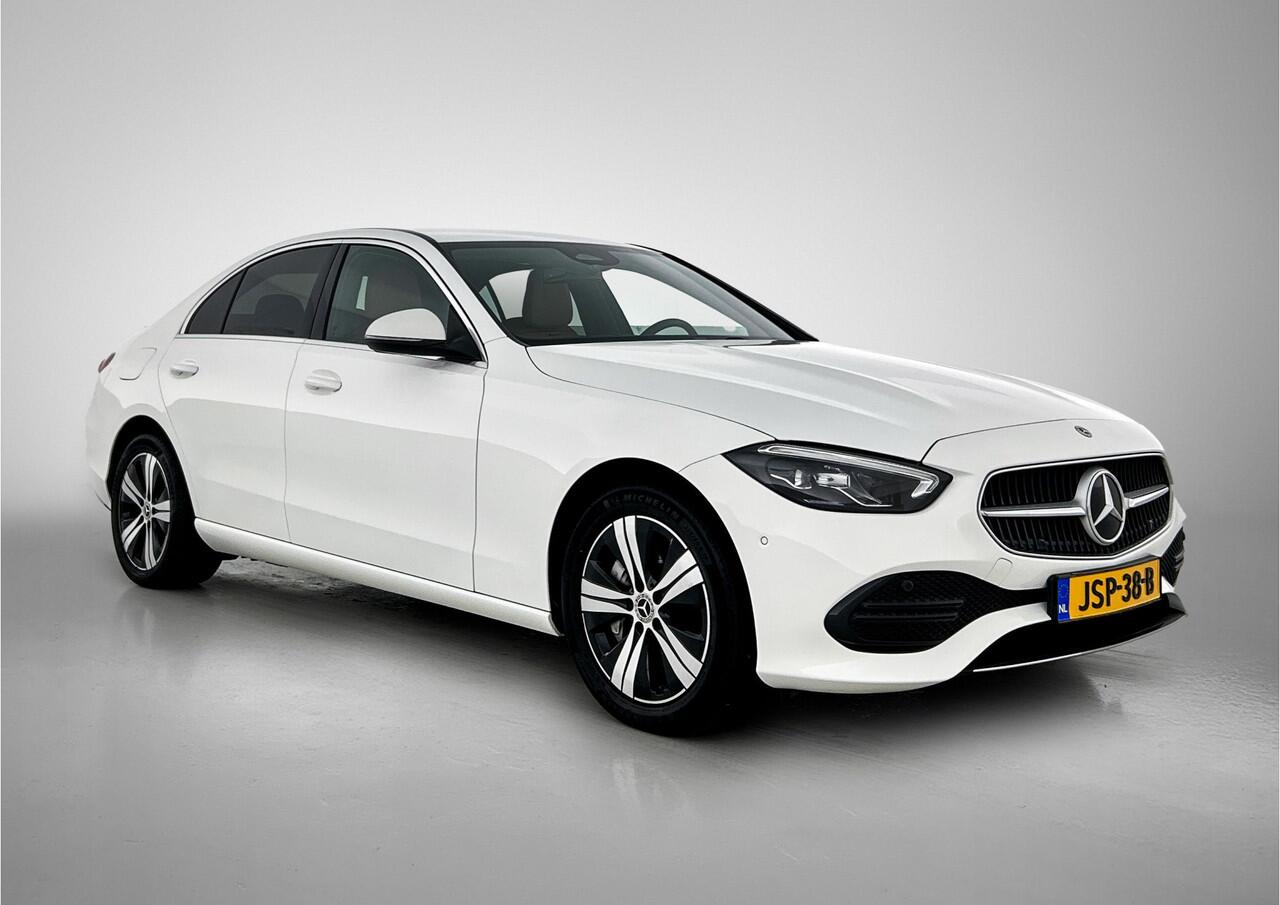 Mercedes-Benz C-KLASSE 300 e Plug-In Hybride | Led koplampen | Achteruitrijcamera | Dodehoekassistent | Sfeerverlichting | Stoelverwarming voor. Inclusief 24 maanden MB Certified garantie voor Europa.