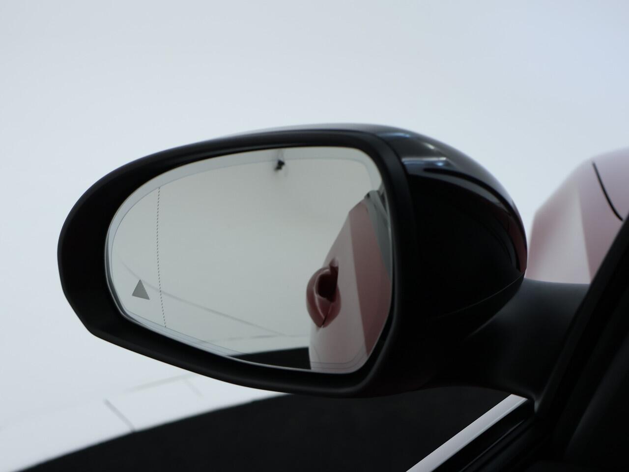 Mercedes-Benz C-KLASSE 300 e Business Solution AMG | Trekhaak | Nightpakket | Parkeerpakket met 360°-camera | Memorypakket | Dodehoekassistent Antidiefstalpakket GUARD 360° Plus | Spiegelpakket | KEYLESS GO | USB-pakket |