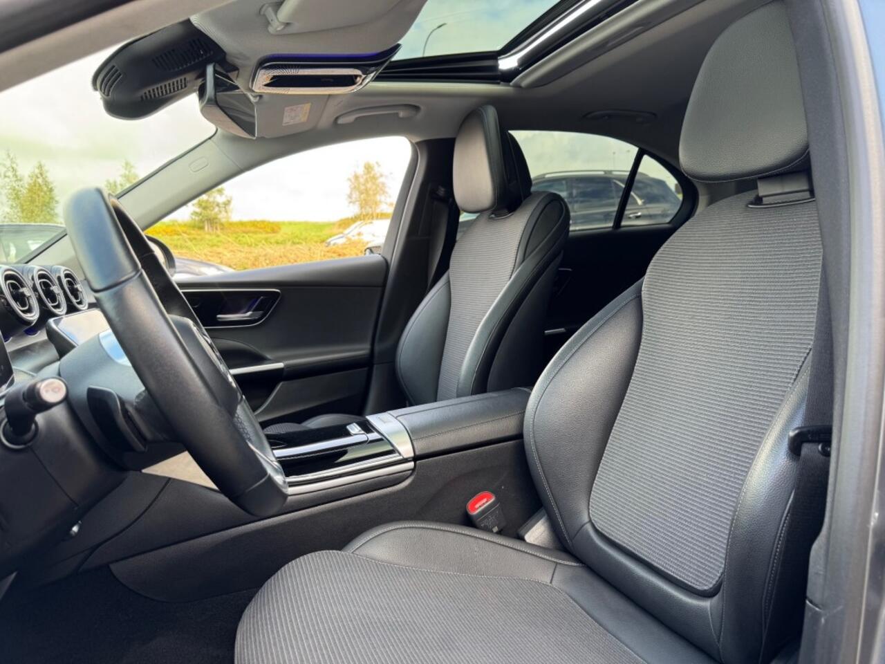 Mercedes-Benz C-KLASSE C 180 HYBRIDE AUT. 190PK SCHUIFDAK NAVI CAMERA CARPLAY SFEERVERLICHTING AIRCO LMV PDC