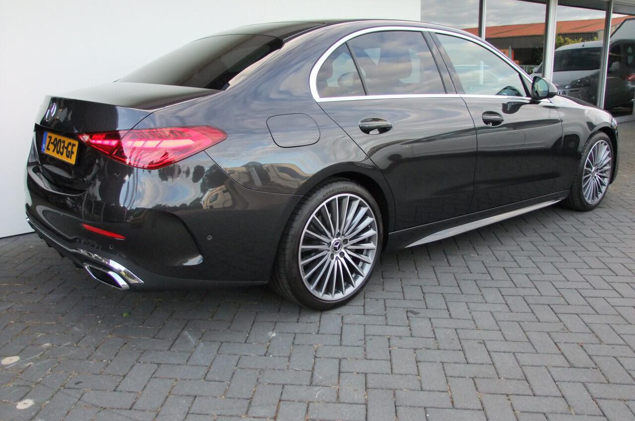 Mercedes-Benz C-KLASSE 180 AMG Line / NL auto/ Trekhaak af-fabriek/ Panorama/ Burmester / 19 inch