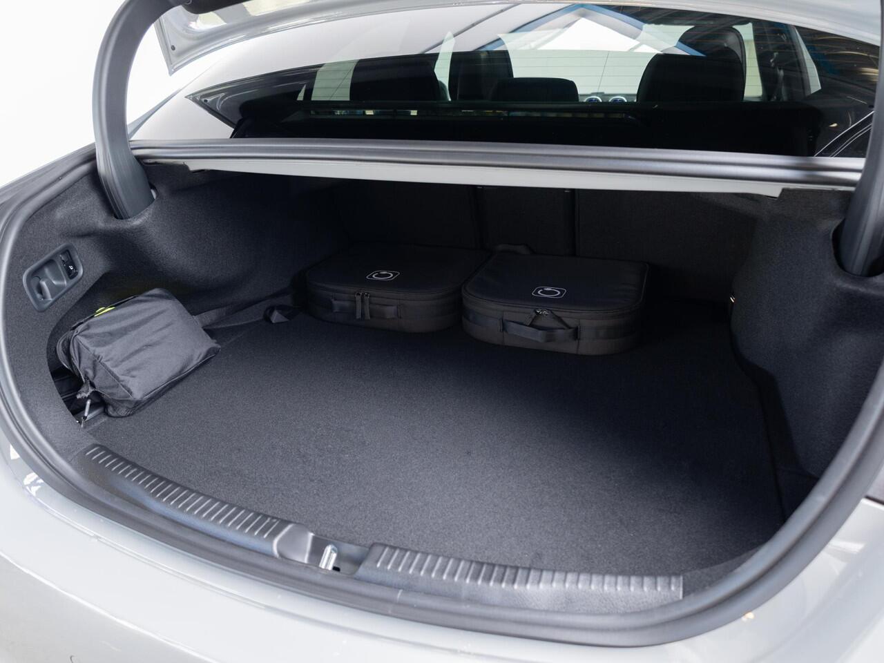 Mercedes-Benz C-KLASSE Limousine 300 e Business Solution AMG Premium PLUS | Panorama dak | Trekhaak