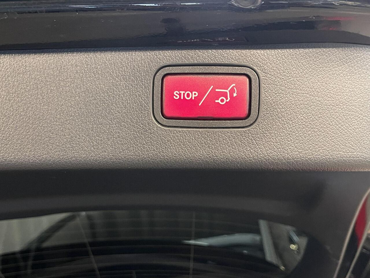 Mercedes-Benz C-KLASSE Estate 300 e AMG Line 18"/Trekhaak/Adaptieve cruise/LED/Stoelverwarming/Camera/Elektrische klep/Dodehoek/Sfeerverlichting