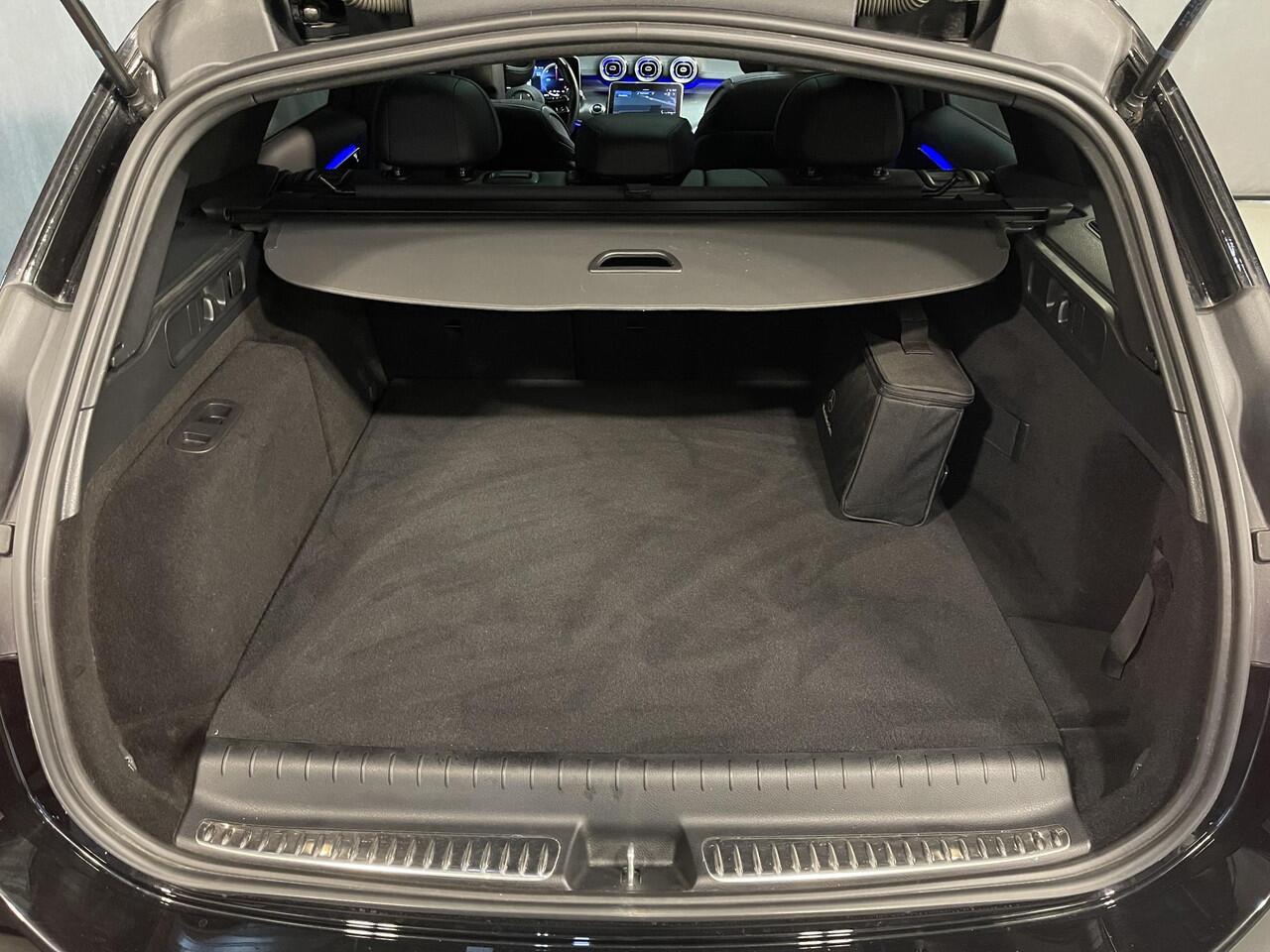 Mercedes-Benz C-KLASSE Estate 300 e AMG Line 18"/Panoramadak/Laser LED/Trekhaak/Stoelverwarming + memory l + r/Adaptieve cruise/Sfeerverlichting premium/Elektrische klep/Apple Carplay & Android Auto