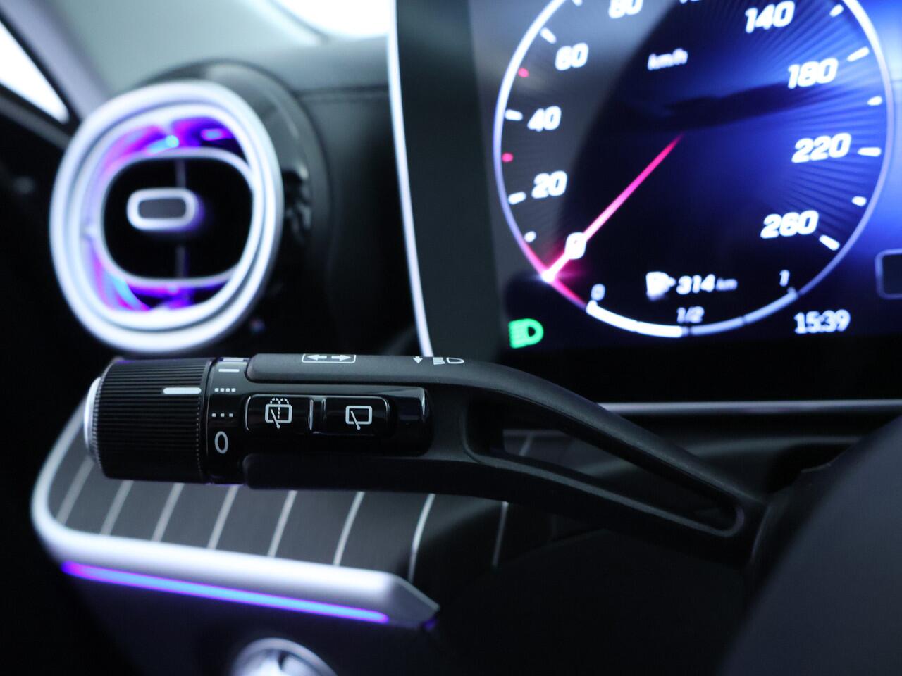 Mercedes-Benz C-KLASSE Estate 300 e Plug-In Hybride AMG Nightpakket | Trekhaak | Panoramadak | Memory | Stuur en Stoelverwarming | Dode Hoek Ass | Car Play | Inclusief 24 maanden Mercedes-Benz Certified garantie voor Europa.