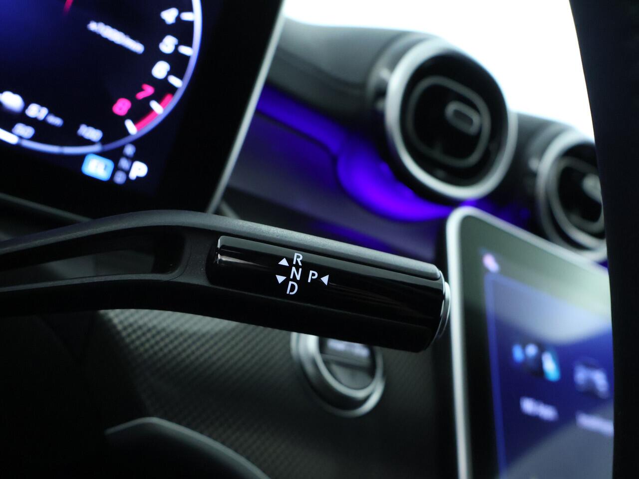 Mercedes-Benz C-KLASSE Estate 300 e AMG Line | AMG Line | Trekhaak | Panoramadak | Distronic | Stuur en Stoelverwarming | Inclusief 48 maanden MB Certified garantie voor Europa.